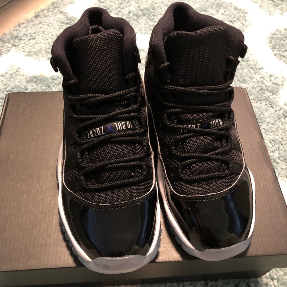 SOLD!! ♥️Jordan retro 11 black concord white 3.5y